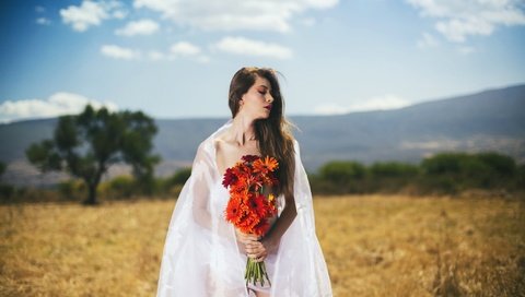 Обои небо, цветы, природа, девушка, модель, волосы, невеста, the sky, flowers, nature, girl, model, hair, the bride разрешение 2048x1365 Загрузить