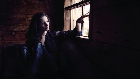 Обои брюнетка, сидит, фотосессия, лана дель рей, у окна, james white, madame figaro, brunette, sitting, photoshoot, lana del rey, window разрешение 2400x1600 Загрузить