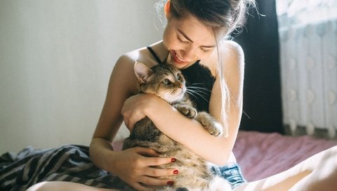 Обои девушка, улыбка, кошка, радость, girl, smile, cat, joy разрешение 2500x1669 Загрузить