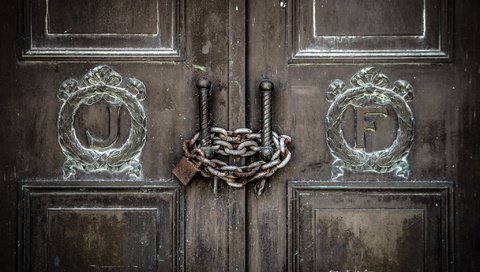 Обои фон, замок, дверь, цепь, background, castle, the door, chain разрешение 2048x1280 Загрузить