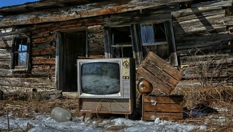 Обои небо, снег, телевизор, дом, the sky, snow, tv, house разрешение 2048x1268 Загрузить