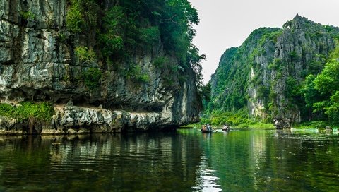 Обои река, скалы, лодки, вьетнам, river, rocks, boats, vietnam разрешение 2560x1476 Загрузить