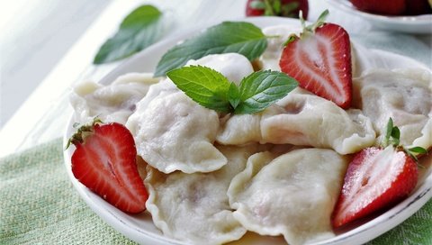 Обои мята, клубника, ягоды, начинка, тесто, вареники, mint, strawberry, berries, filling, the dough, dumplings разрешение 2000x1310 Загрузить