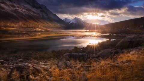 Обои облака, озеро, горы, утро, рассвет, канада, провинция альберта, clouds, lake, mountains, morning, dawn, canada, alberta разрешение 2048x1152 Загрузить