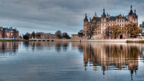 Обои вода, река, тучи, отражение, замок, германия, гамбург, water, river, clouds, reflection, castle, germany, hamburg разрешение 1920x1200 Загрузить