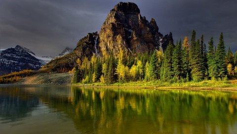 Обои небо, деревья, озеро, горы, лес, отражение, водоем, the sky, trees, lake, mountains, forest, reflection, pond разрешение 2560x1600 Загрузить