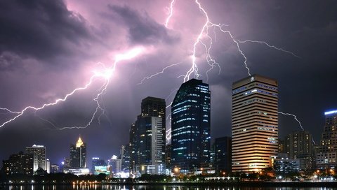 Обои ночь, огни, молния, город, дома, таиланд, бангкок, night, lights, lightning, the city, home, thailand, bangkok разрешение 2400x1602 Загрузить