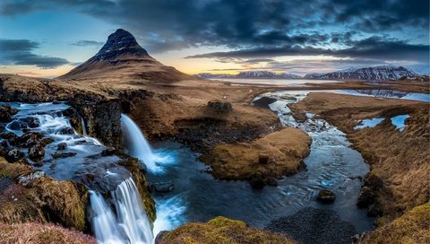 Обои река, гора, водопад, исландия, полуостров, киркьюфетль, river, mountain, waterfall, iceland, the peninsula, kirkjufell разрешение 2560x1600 Загрузить