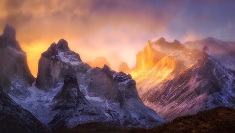 Обои свет, горы, скалы, чили, патагония, torres del paine national park, патогония, light, mountains, rocks, chile, patagonia разрешение 2048x1367 Загрузить