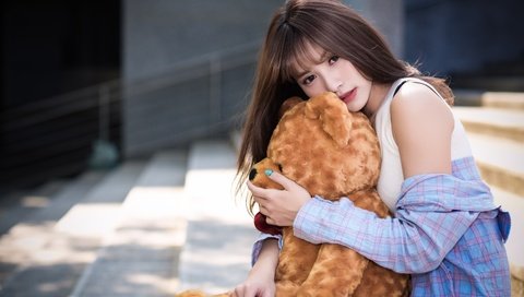 Обои девушка, взгляд, волосы, азиатка, рубашка, плюшевый мишка, girl, look, hair, asian, shirt, teddy bear разрешение 7360x4912 Загрузить
