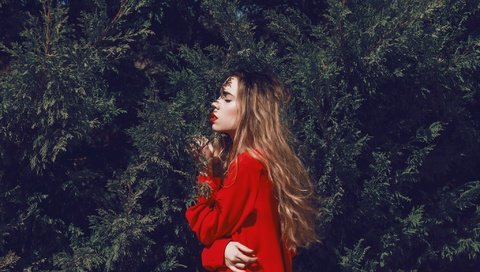 Обои природа, девушка, блондинка, профиль, красное платье, nature, girl, blonde, profile, red dress разрешение 2048x1365 Загрузить