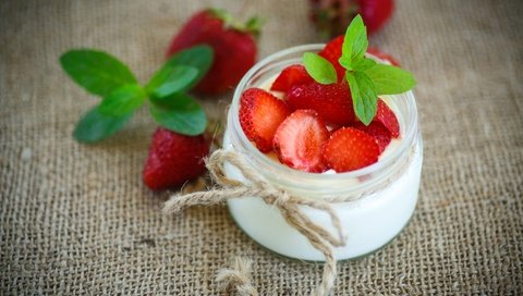 Обои мята, клубника, ягоды, завтрак, сладкое, банка, десерт, йогурт, mint, strawberry, berries, breakfast, sweet, bank, dessert, yogurt разрешение 5760x3840 Загрузить