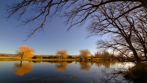 Обои небо, деревья, река, отражение, ветки, осень, the sky, trees, river, reflection, branches, autumn разрешение 2048x1339 Загрузить