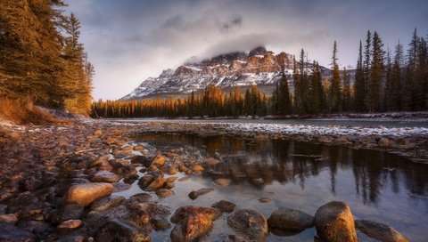 Обои облака, река, горы, камни, лес, пейзаж, clouds, river, mountains, stones, forest, landscape разрешение 2048x1365 Загрузить