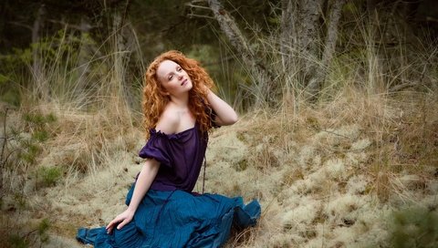 Обои природа, лес, девушка, взгляд, волосы, рыжеволосая, nature, forest, girl, look, hair, redhead разрешение 1920x1274 Загрузить