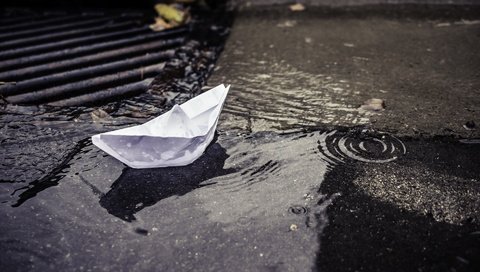 Обои вода, капли, бумага, улица, лужа, кораблик, water, drops, paper, street, puddle, boat разрешение 1920x1280 Загрузить