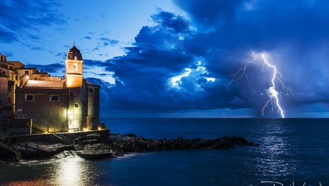 Обои берег, тучи, море, молния, швейцария, цюрих, davide lopresti, shore, clouds, sea, lightning, switzerland, zurich разрешение 2000x1297 Загрузить