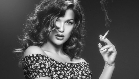 Обои платье, дым, чёрно-белое, модель, сигарета, dress, smoke, black and white, model, cigarette разрешение 2048x1365 Загрузить