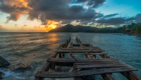 Обои небо, облака, скалы, волны, закат, горизонт, причал, the sky, clouds, rocks, wave, sunset, horizon, pier разрешение 2048x1367 Загрузить