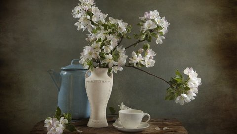 Обои цветы, ветки, чашка, ваза, чай, чайник, яблоня, натюрморт, flowers, branches, cup, vase, tea, kettle, apple, still life разрешение 1920x1324 Загрузить