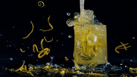 Обои напиток, капли, лимон, черный фон, стакан, цедра, лимонад, drink, drops, lemon, black background, glass, peel, lemonade разрешение 2048x1365 Загрузить