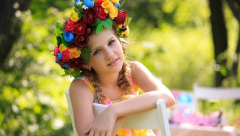 Обои цветы, дети, девочка, волосы, лицо, ребенок, венок, косички, flowers, children, girl, hair, face, child, wreath, braids разрешение 3840x2160 Загрузить