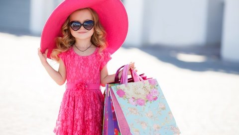 Обои платье, очки, дети, девочка, шляпа, пакеты, dress, glasses, children, girl, hat, packages разрешение 5760x3840 Загрузить