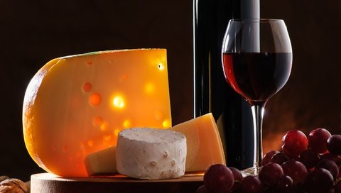 Обои орехи, виноград, бокал, сыр, вино, бутылка, nuts, grapes, glass, cheese, wine, bottle разрешение 2868x1920 Загрузить