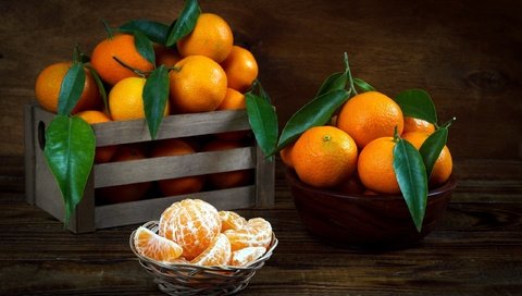 Обои листья, фрукты, мандарин, мандарины, цитрусы, ящик, leaves, fruit, mandarin, tangerines, citrus, box разрешение 2560x1686 Загрузить