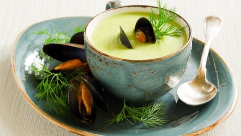 Обои укроп, ложка, морепродукты, мидии, суп, dill, spoon, seafood, mussels, soup разрешение 2560x1707 Загрузить