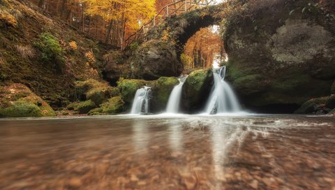 Обои река, природа, камни, лес, мост, водопад, осень, мох, river, nature, stones, forest, bridge, waterfall, autumn, moss разрешение 1920x1080 Загрузить