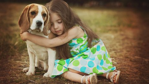 Обои собака, девочка, ребенок, друзья, бигль, dog, girl, child, friends, beagle разрешение 1920x1200 Загрузить