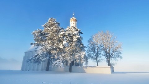 Обои небо, деревья, снег, храм, зима, туман, церковь, the sky, trees, snow, temple, winter, fog, church разрешение 2560x1600 Загрузить