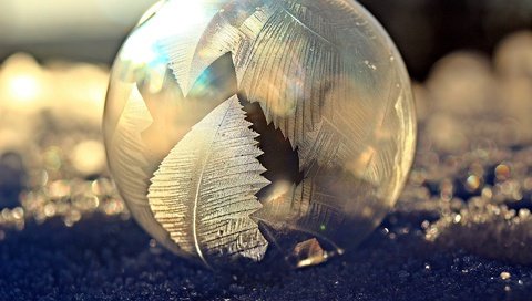 Обои зима, макро, мороз, пузырь, мыльный пузырь, eiskristalle, семка, зимой, winter, macro, frost, bubble, syomka, in the winter разрешение 1920x1280 Загрузить