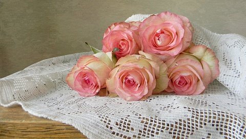 Обои цветы, розы, букет, розовые, скатерть, flowers, roses, bouquet, pink, tablecloth разрешение 2048x1278 Загрузить