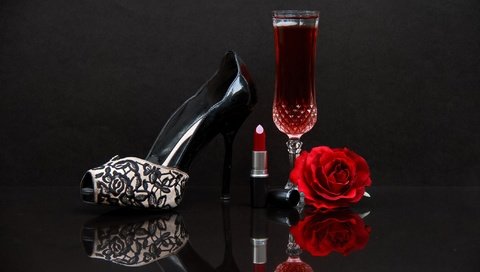 Обои роза, бокал, вино, туфли, помада, rose, glass, wine, shoes, lipstick разрешение 2048x1365 Загрузить