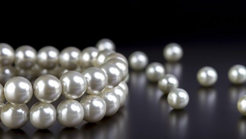 Обои отражение, блеск, украшение, драгоценности, ожерелье, жемчуг, reflection, shine, decoration, jewelry, necklace, pearl разрешение 2880x1800 Загрузить