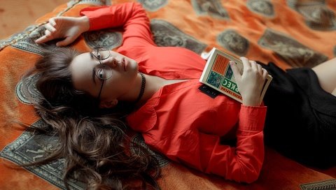 Обои девушка, очки, юбка, ножки, книга, рубашка, степан гладков, girl, glasses, skirt, legs, book, shirt, stepan gladkov разрешение 1920x1200 Загрузить