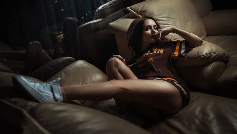 Обои поза, брюнетка, модель, нога, диван, тело, фотосессия, длинные волосы, pose, brunette, model, leg, sofa, body, photoshoot, long hair разрешение 1920x1200 Загрузить