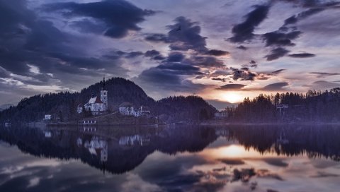 Обои озеро, природа, отражение, утро, дома, словения, бледское озеро, lake, nature, reflection, morning, home, slovenia, lake bled разрешение 1920x1280 Загрузить