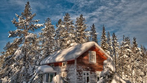 Обои небо, деревья, снег, зима, домик, the sky, trees, snow, winter, house разрешение 2048x1413 Загрузить