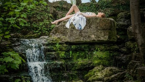 Обои природа, камни, девушка, настроение, поза, водопад, модель, ele gance, nature, stones, girl, mood, pose, waterfall, model разрешение 2048x1356 Загрузить