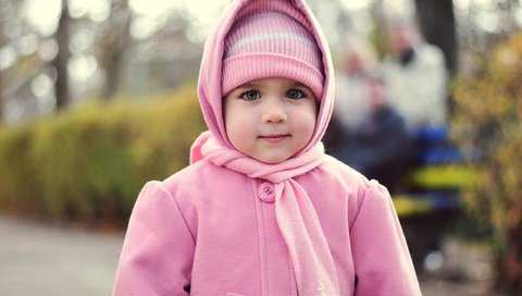 Обои взгляд, дети, девочка, лицо, ребенок, шапка, пальто, look, children, girl, face, child, hat, coat разрешение 2560x1700 Загрузить