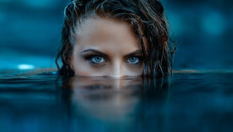 Обои глаза, вода, девушка, взгляд, волосы, лицо, алессандро ди чикко, eyes, water, girl, look, hair, face, alessandro di cicco разрешение 2048x1365 Загрузить