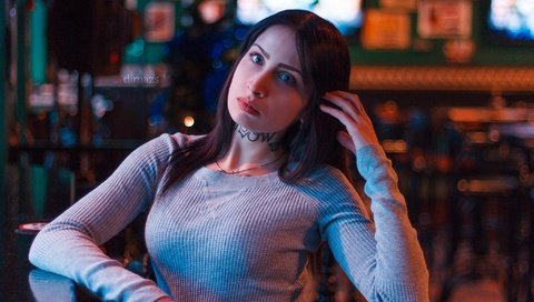 Обои девушка, портрет, взгляд, бар, волосы, лицо, татуировка, girl, portrait, look, bar, hair, face, tattoo разрешение 2048x1365 Загрузить