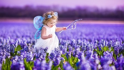 Обои ребенок, цветы, волшебная палочка, платье, поле, лаванда, крылья, радость, девочка, фея, child, flowers, magic wand, dress, field, lavender, wings, joy, girl, fairy разрешение 3900x2600 Загрузить
