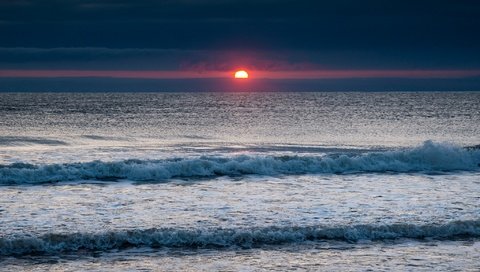 Обои восход, волны, море, горизонт, рассвет, англия, северное море, sunrise, wave, sea, horizon, dawn, england, north sea разрешение 2048x1367 Загрузить