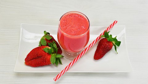 Обои напиток, клубника, бокал, тарелка, трубочка, сок, фреш, drink, strawberry, glass, plate, tube, juice, fresh разрешение 4000x2660 Загрузить