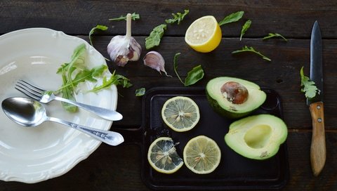 Обои зелень, лимон, вилка, нож, ложка, авокадо, чеснок, greens, lemon, plug, knife, spoon, avocado, garlic разрешение 3008x2000 Загрузить