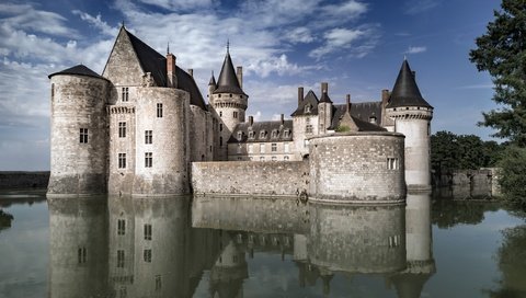 Обои небо, замок, франция, chateau de sully sur loire, замок сюлли-сюр-луар, сюлли-сюр-луар, the sky, castle, france, the castle of sully-sur-loire, sully-sur-loire разрешение 2560x1733 Загрузить